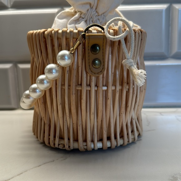 Basket Purse with Pearl Handle - Picture 4 of 9